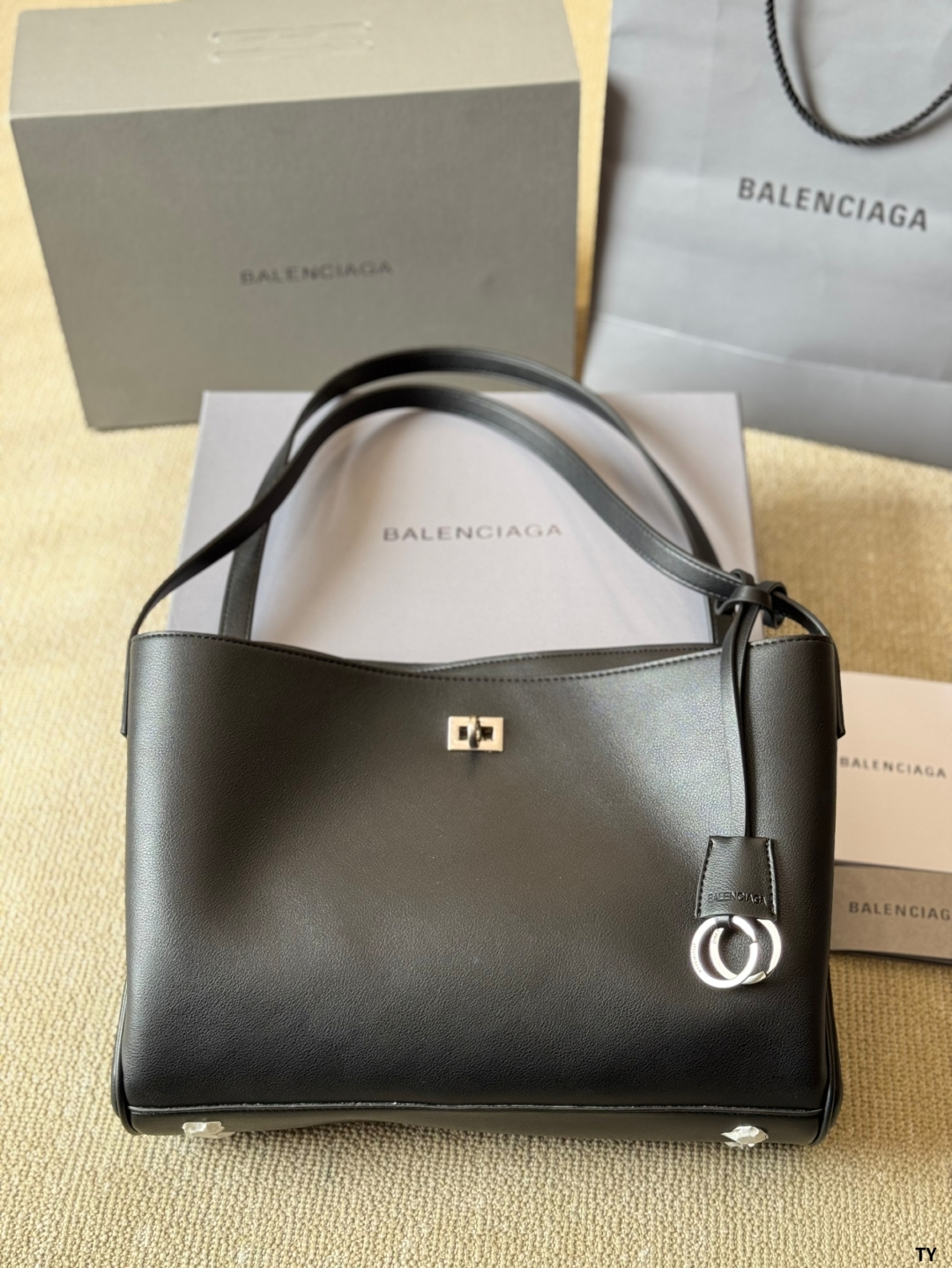 BALENCIAGA 54